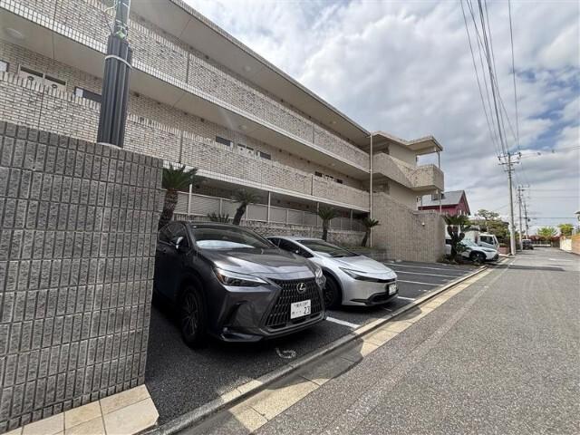 ボン・シック成田（0218） 駐車場