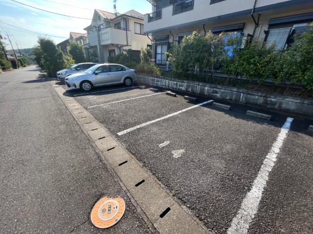 グレンデール８１（0202） 駐車場