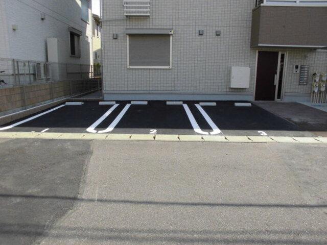 フルールおおたかの森（301） 駐車場