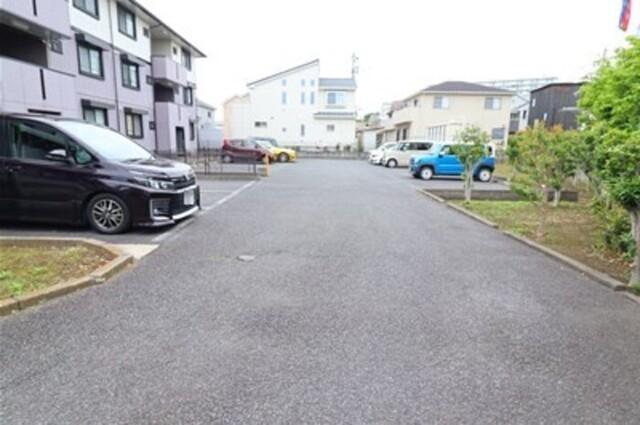 ジュネススズキ（301） 駐車場