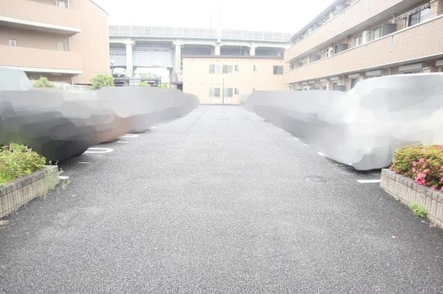 グローバル ジェネシス（105） 駐車場
