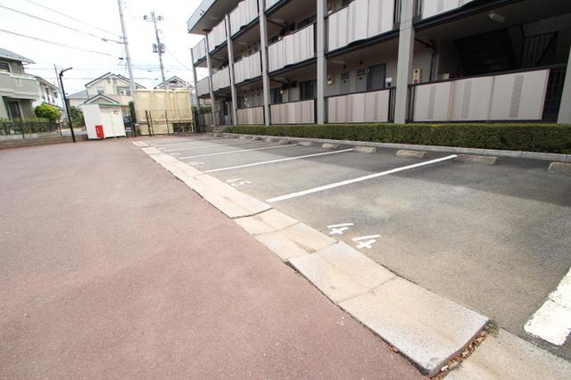 セレニティーホームズ　Ｂ（305） 駐車場