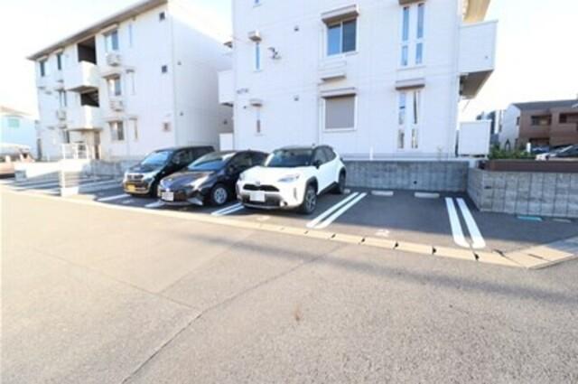 メゾンフェリーチェおおたかの森（101） 駐車場