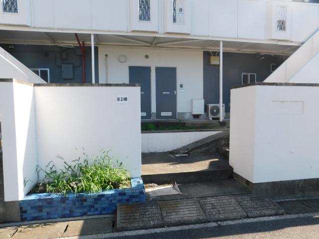 中峠ハイツＢ２棟（0101） エントランス
