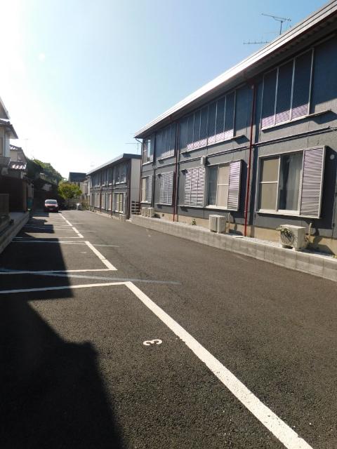 中峠ハイツＢ２棟（0101） 駐車場