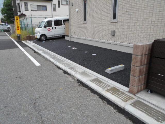 シャルマン（101） 駐車場