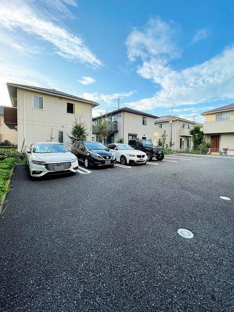 メルヴェーユ三郷中央　Ａ（103） 駐車場