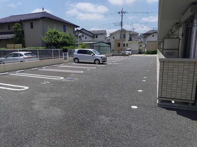 第８須賀ハイツ（305） 駐車場