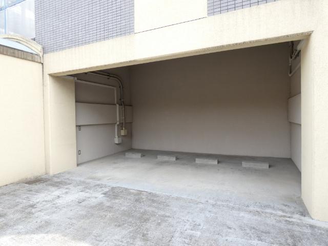 ダイヤビル１０２ 駐車場