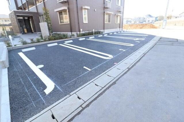 WEST COURT 結（303） 駐車場