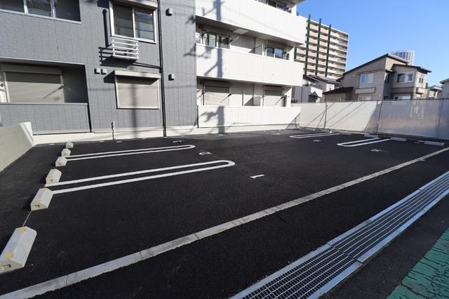 グランテージ海神N（202） 駐車場