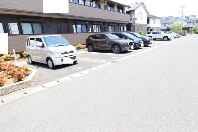 ブリエ　Ⅱ（105） 駐車場