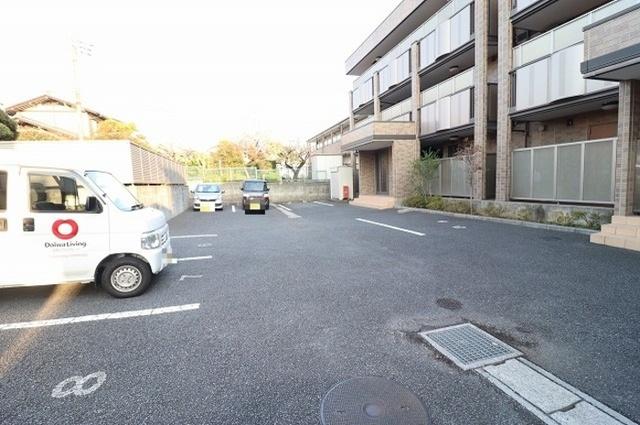 コスモヒルズ（102） 駐車場
