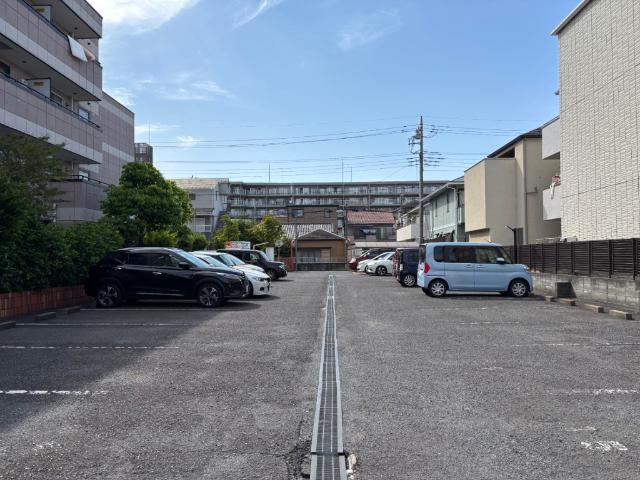 ロマンコンポート 駐車場