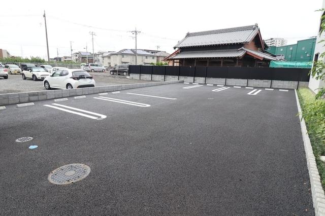 K-APARTMENT（303） 駐車場