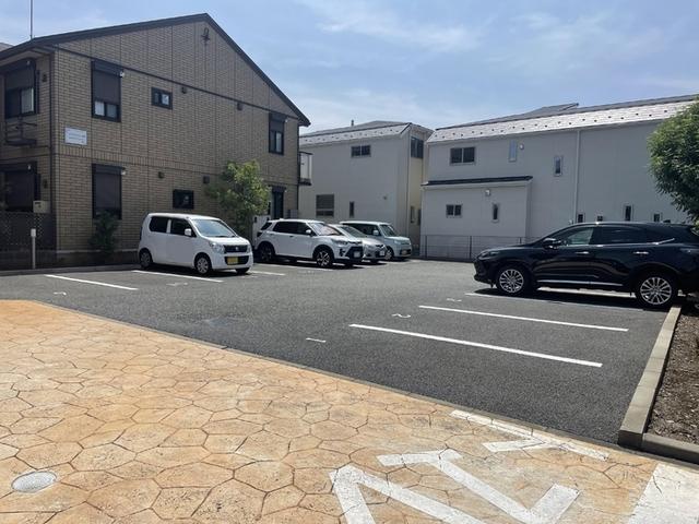 グランドゥール　B（106） 駐車場