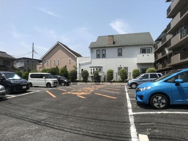 ファミール吉川（102） 駐車場