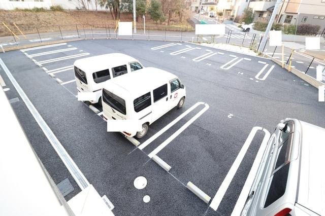 レンヌ（203） 駐車場
