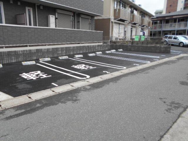 クレッセントコート（201） 駐車場