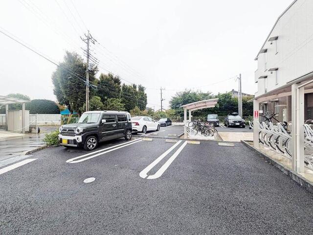オークリーフ三郷　Ｂ棟（105） 駐車場