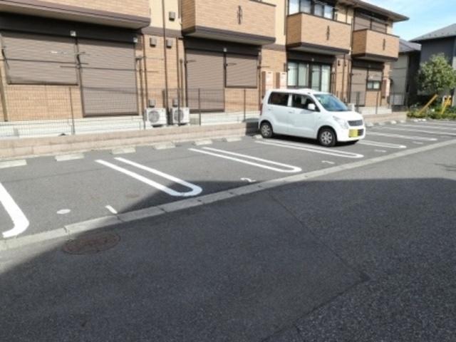 ラ メゾン（203） 駐車場