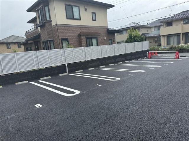 グランシャリオＶ 駐車場