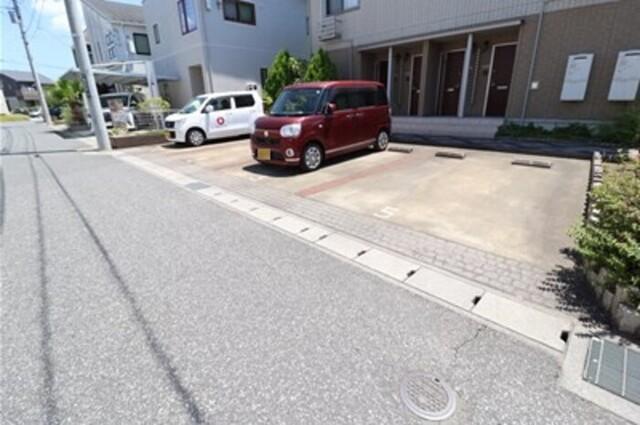 パストラル（101） 駐車場
