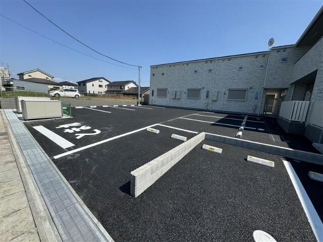 イコイコートＢ棟 駐車場