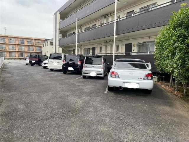 サウスコーポ中山 駐車場
