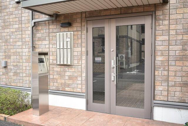ウィスタリア　Ｅ（102） エントランス