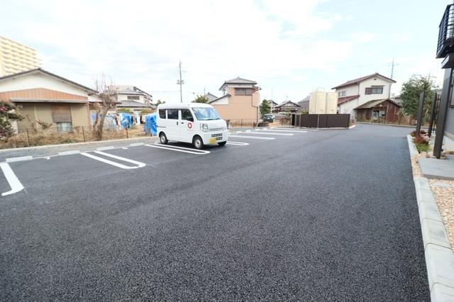 MIRAI’S（101） 駐車場