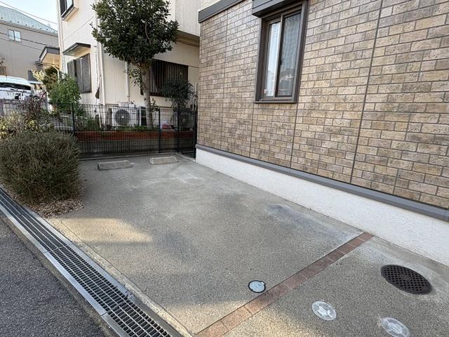 エルミタージュ（103） 駐車場