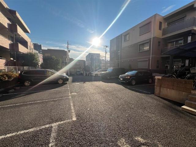 ベルメゾン本八幡 駐車場