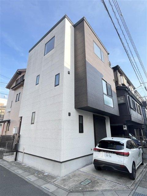 南越谷駅より徒歩13分 築8年11ヶ月 3階建の賃貸物件