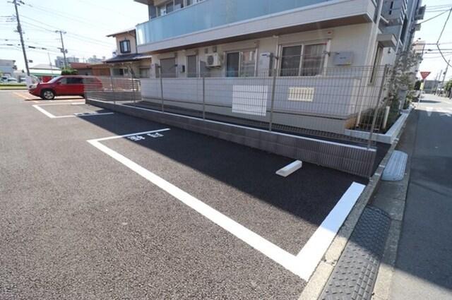 プランドール（303） 駐車場