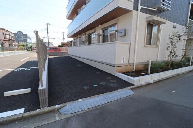 プランドール（303） 駐車場