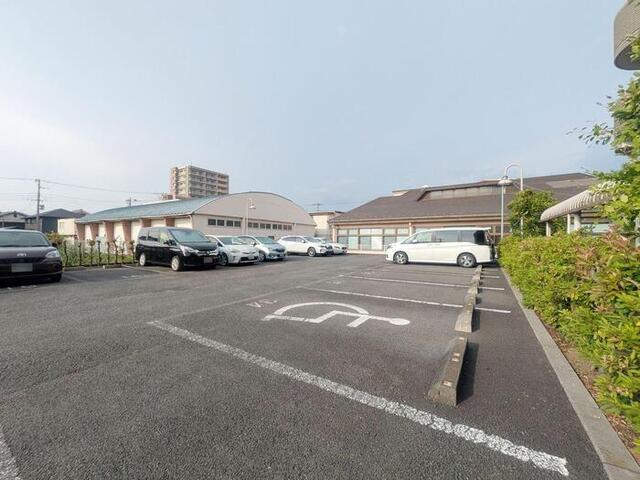 ブリリアント（402） 駐車場