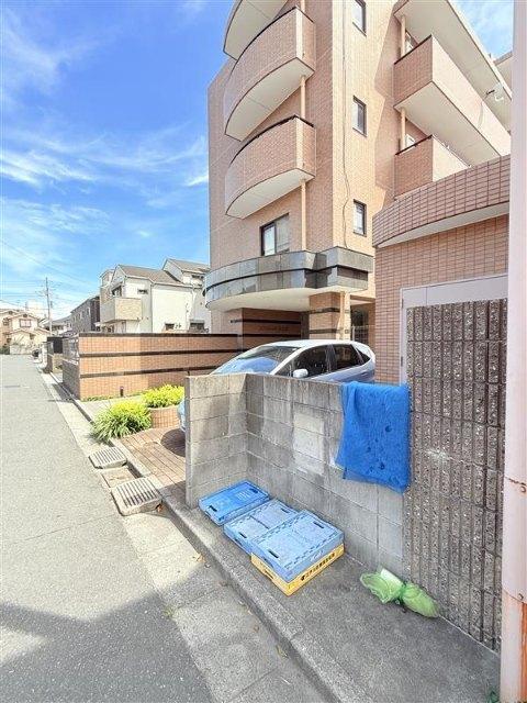 エフロレンス東葛西（0201） 駐車場