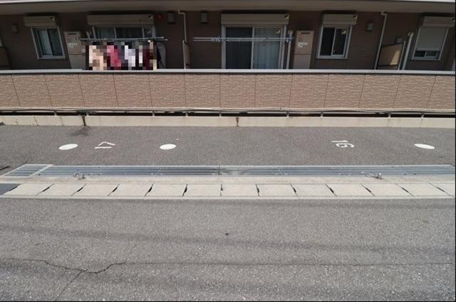 パインヒルズ胡録台（303） 駐車場