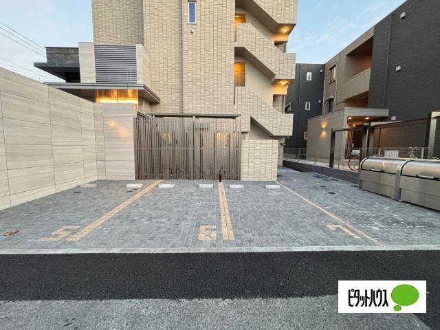 ＴＨＥ　ＲＥＳＩＤＥＮＣＥ　本郷町 駐車場