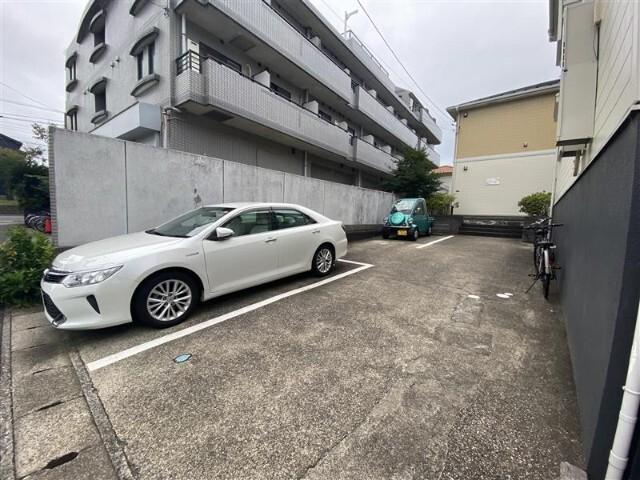 フルーポルテ壱番館（0201） 駐車場