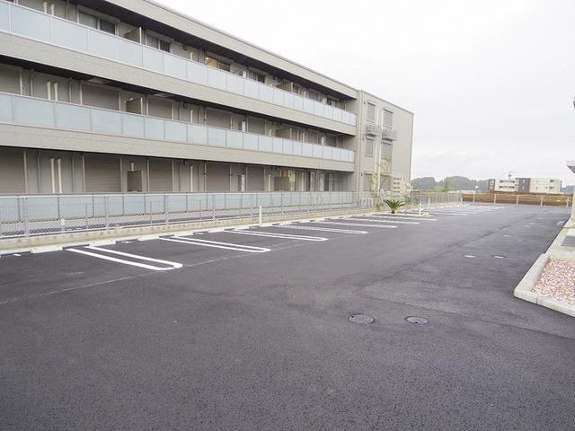 D's LIEN (ディ-ズリアン)　B（303） 駐車場
