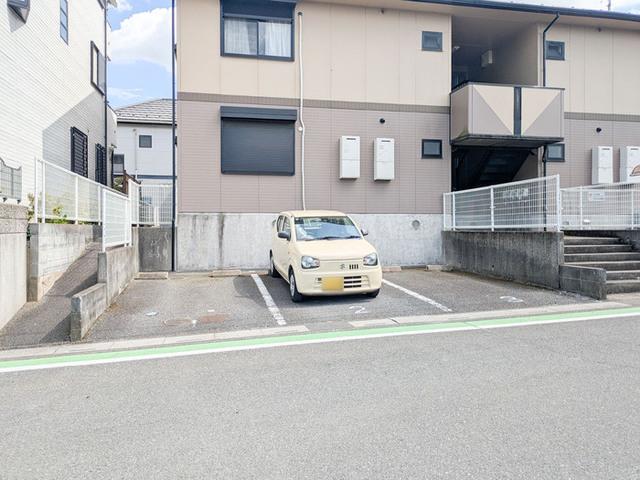 ピュアコート（102） 駐車場