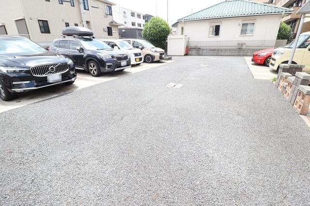 ラヴィエール（102） 駐車場