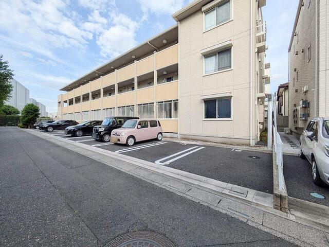 ロイヤルローズ（302） 駐車場