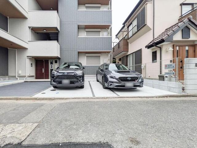 ノーブルパレス芝中田（201） 駐車場