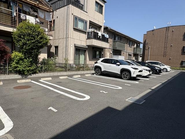 サントミー（203） 駐車場
