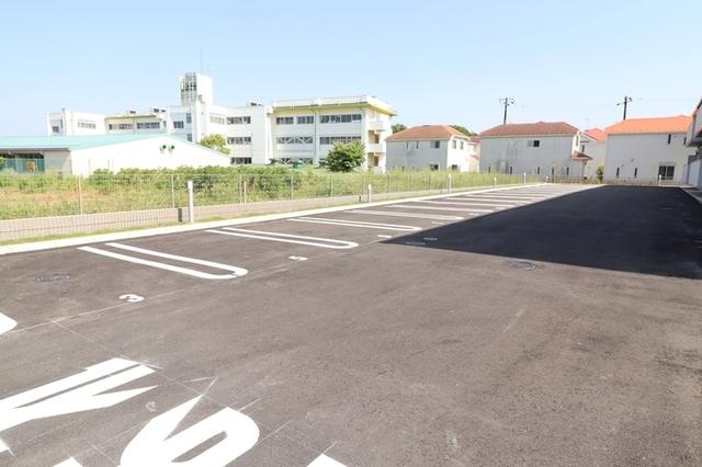 ラプエルタ（105） 駐車場