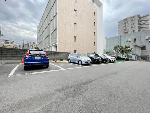 シェルト新都心（203） 駐車場