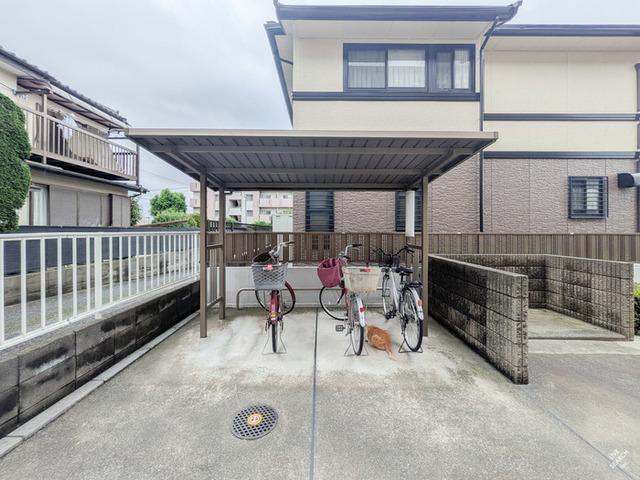 ＢＲＩＬＬＩＡＮＴ　ＦＬＡＴＳ（301） 駐車場